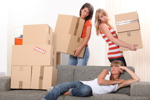 Local moving truck service for flats and homes in Lambeth